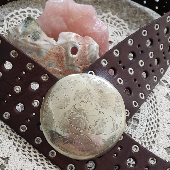 Beautiful Leather Belt - Picture 6 of 6